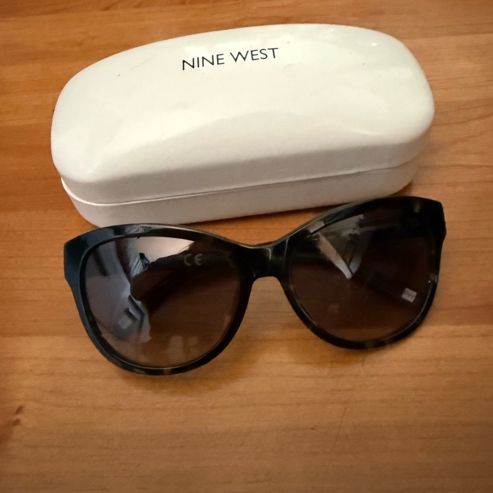 Nine West Dark Sunglasses with Case NWOT